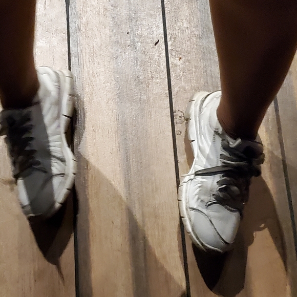 Hooters Waitress Work Sneakers Skechers Orn - Picture 6 of 6